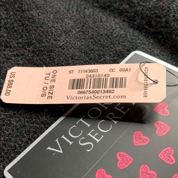brand new Victoria’s Secret blanket - Picture 5 of 5